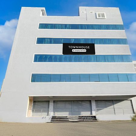 Super Townhouse Kukatpally North Formerly Munagala Arcade Hyderabad Exteriör bild