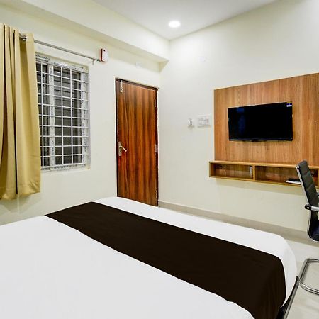 Super Townhouse Kukatpally North Formerly Munagala Arcade Hyderabad Exteriör bild