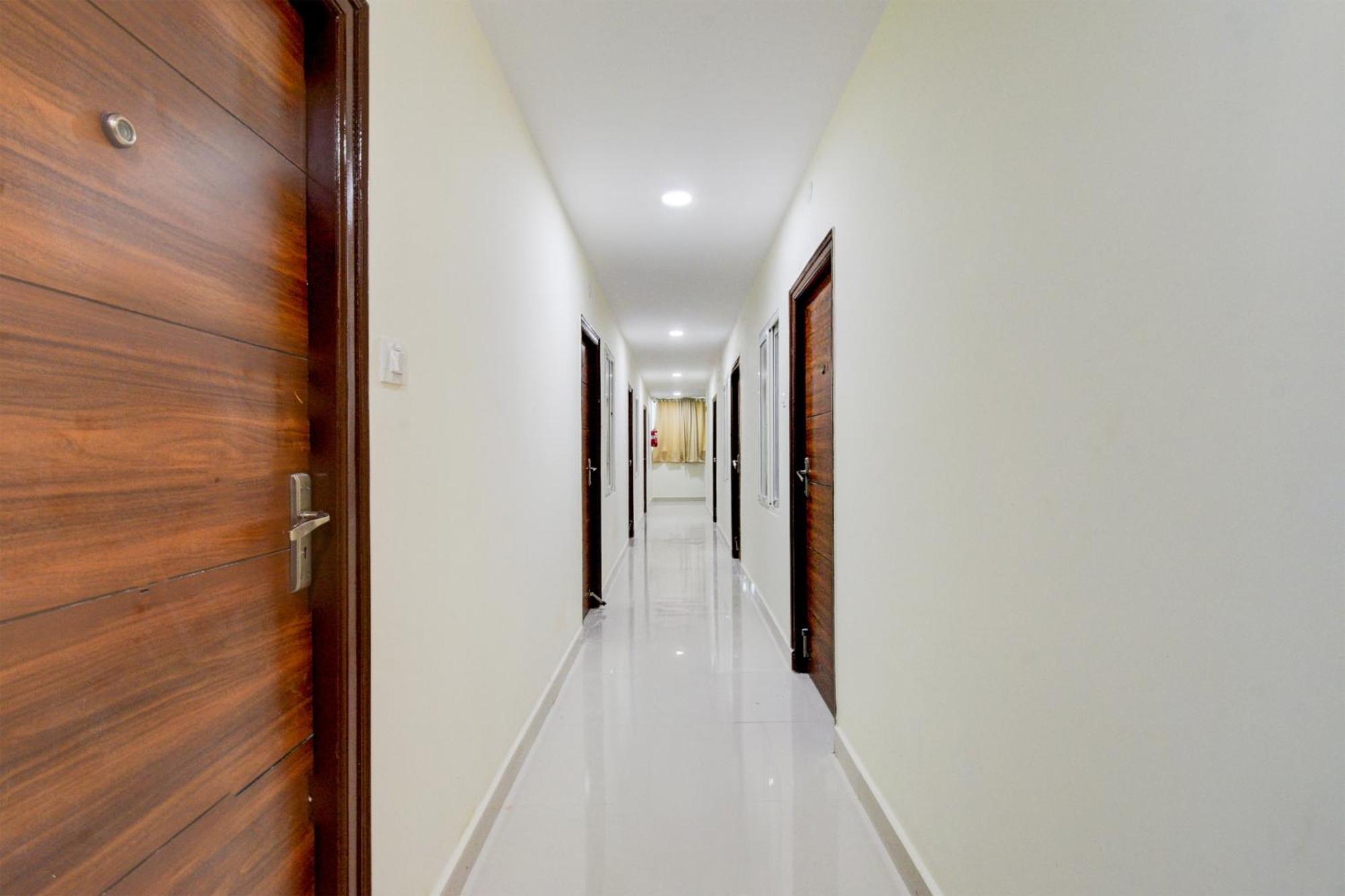 Super Townhouse Kukatpally North Formerly Munagala Arcade Hyderabad Exteriör bild
