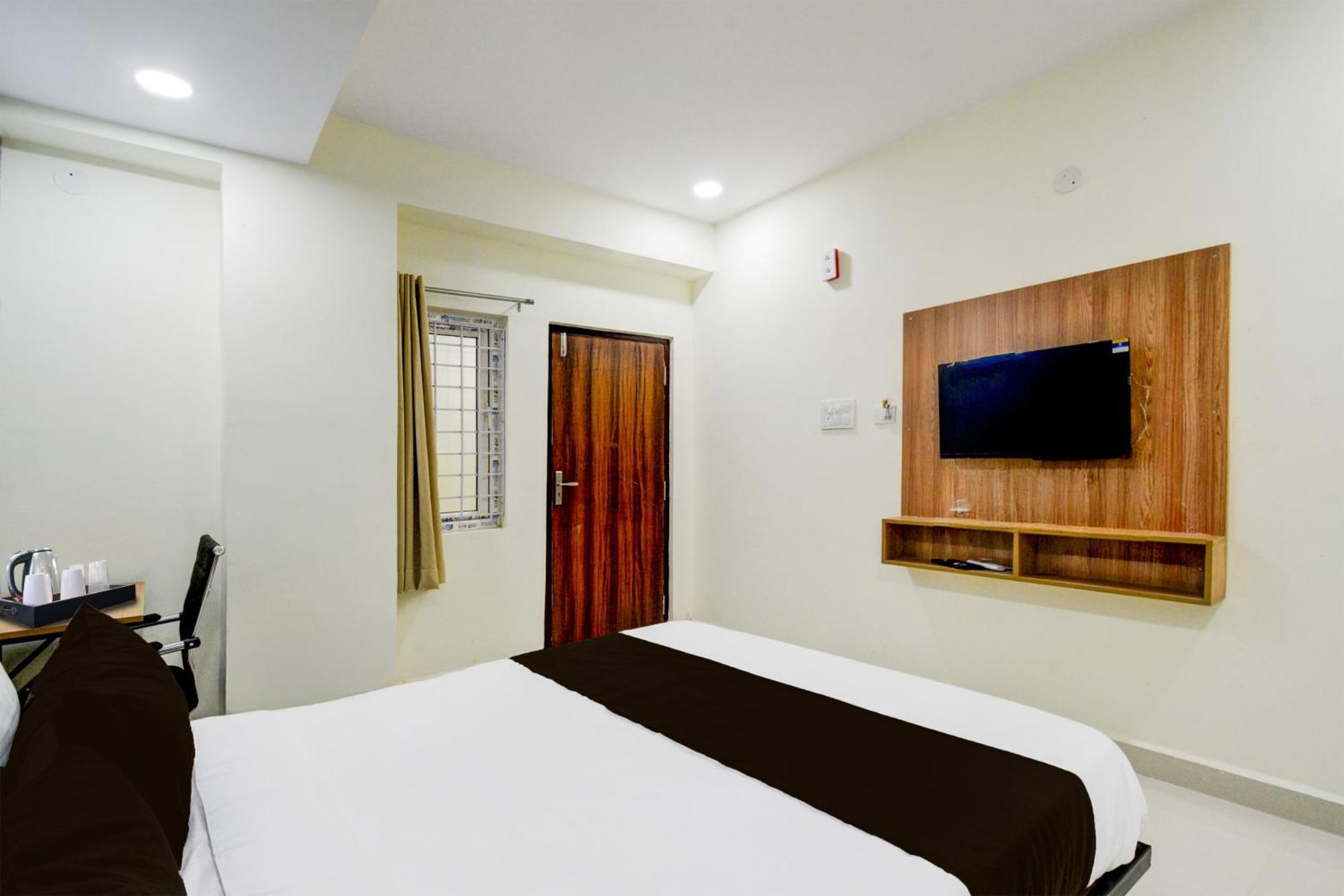 Super Townhouse Kukatpally North Formerly Munagala Arcade Hyderabad Exteriör bild