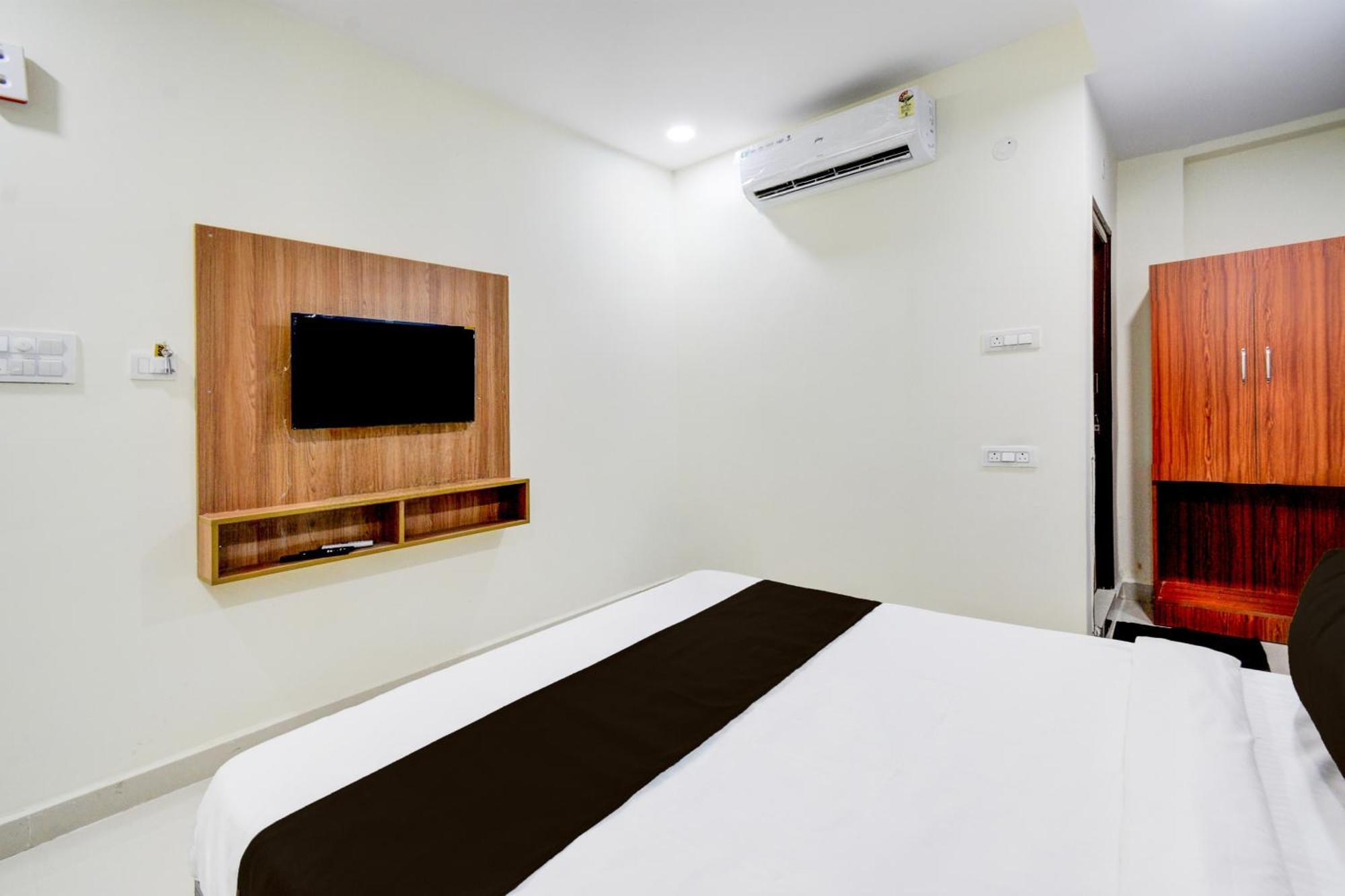 Super Townhouse Kukatpally North Formerly Munagala Arcade Hyderabad Exteriör bild