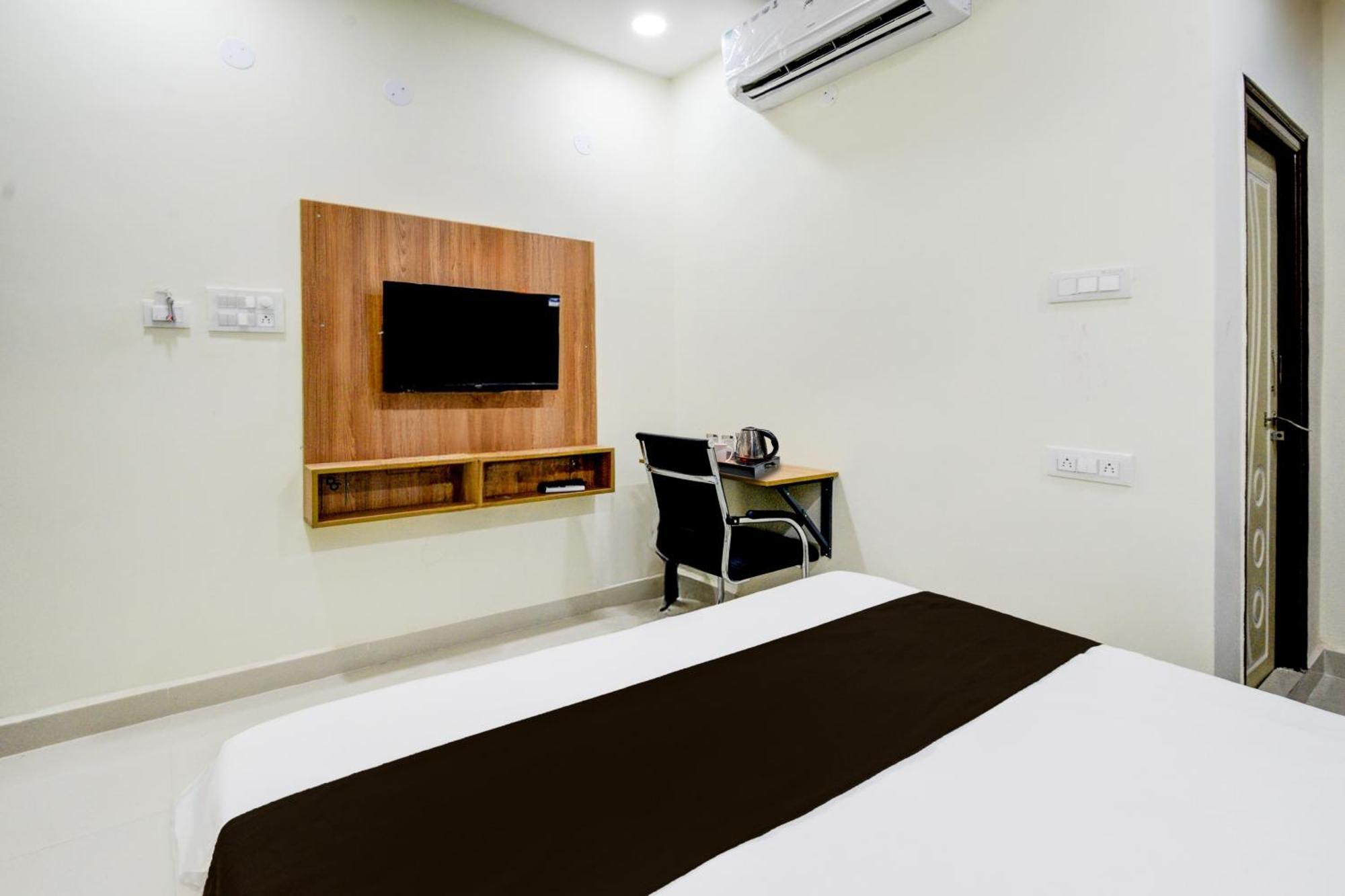 Super Townhouse Kukatpally North Formerly Munagala Arcade Hyderabad Exteriör bild