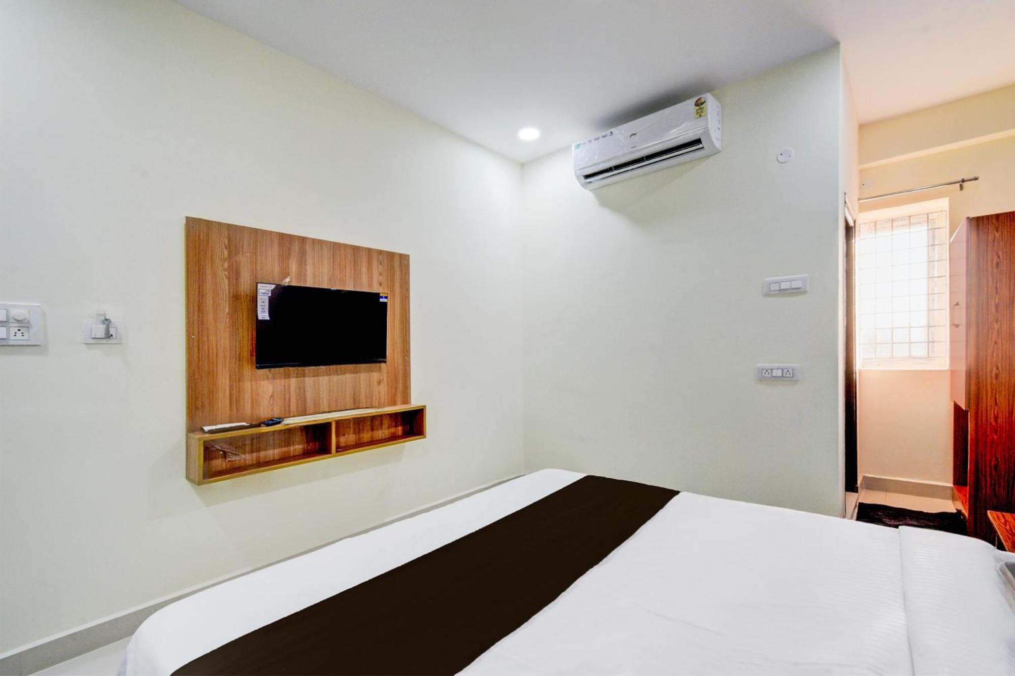 Super Townhouse Kukatpally North Formerly Munagala Arcade Hyderabad Exteriör bild