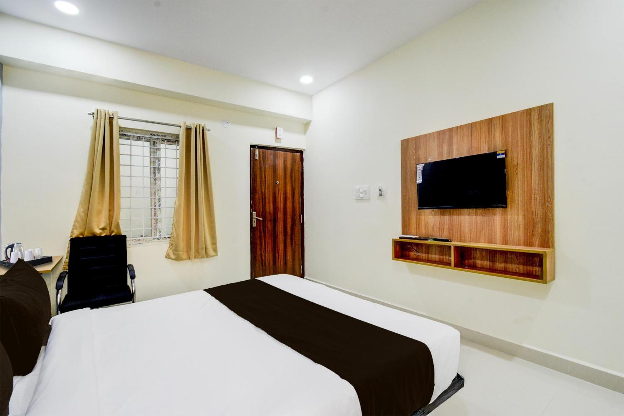 Super Townhouse Kukatpally North Formerly Munagala Arcade Hyderabad Exteriör bild