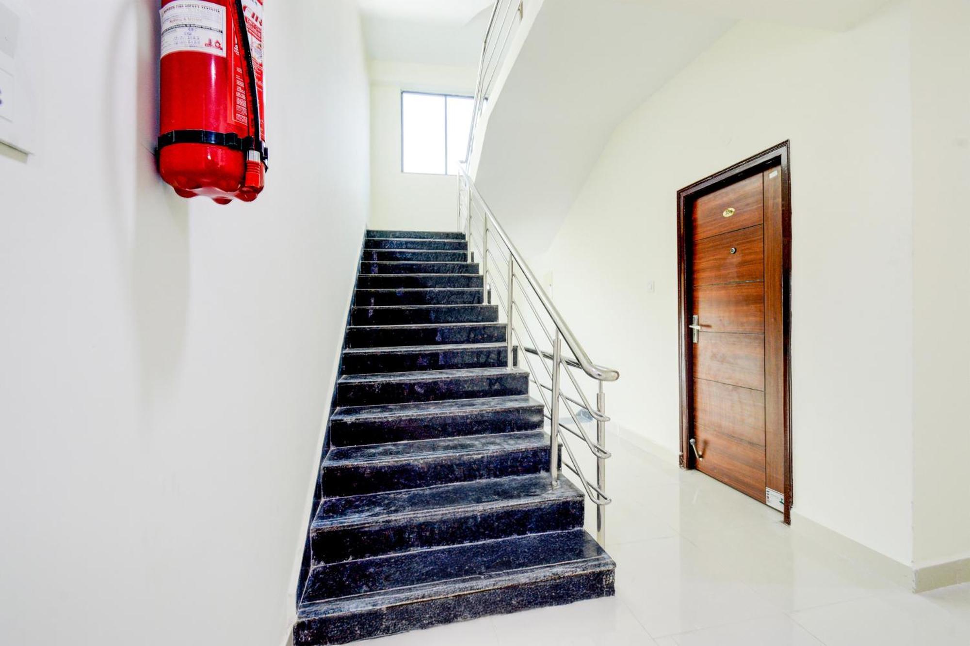 Super Townhouse Kukatpally North Formerly Munagala Arcade Hyderabad Exteriör bild